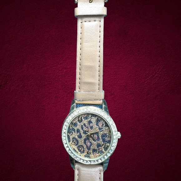 Beautiful Vintage BWC Women’s Watch Leopard Print Rhinestone Face - Picture 2 of 6